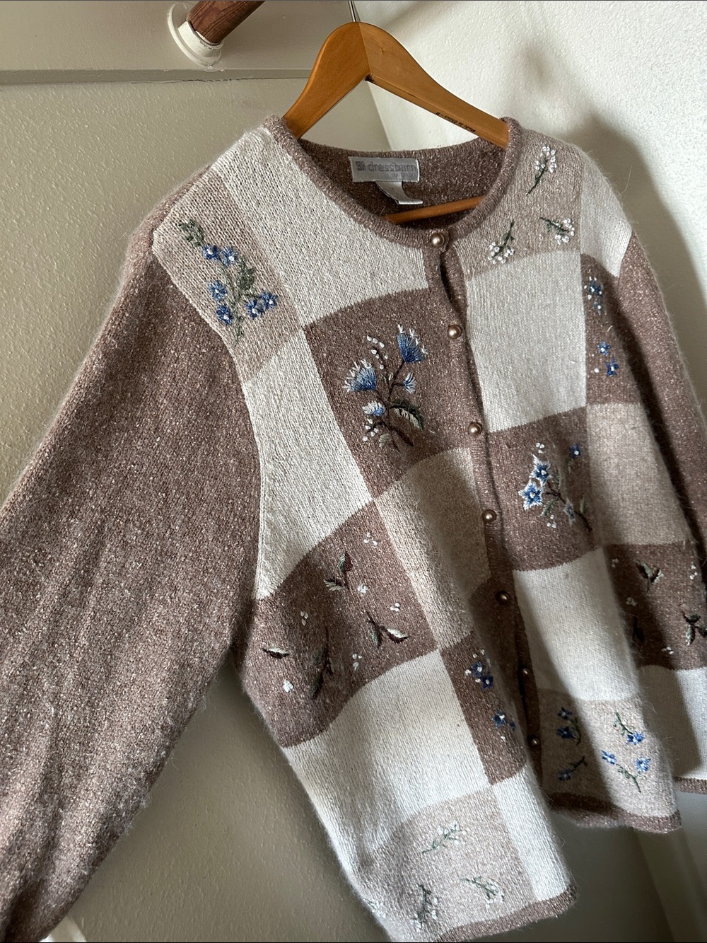 Dressbarn Cream and Brown Embroidered Button-Up Sweater Size 1X - Picture 5 of 6